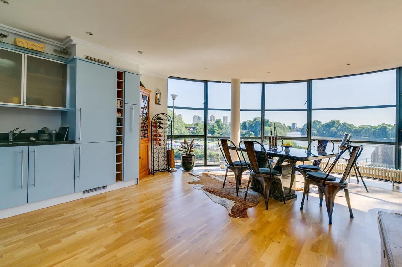Point Wharf Lane, Brentford, TW8, photo 2