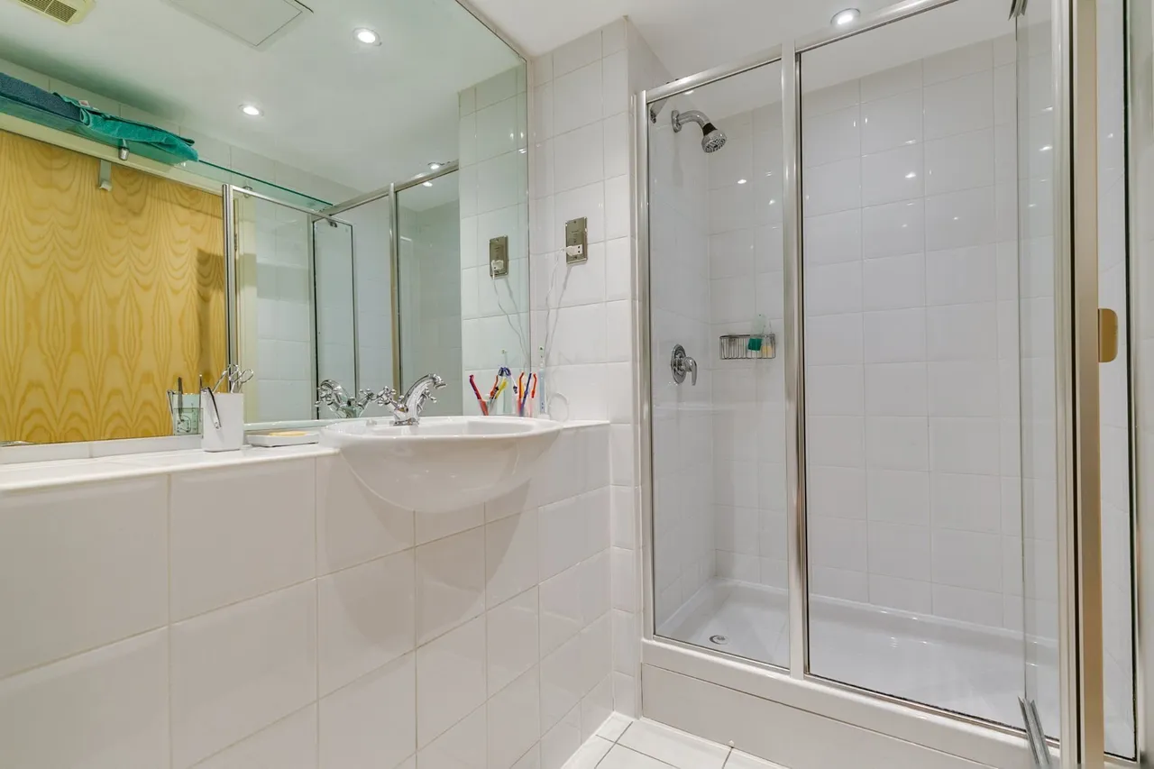 Point Wharf Lane, Brentford, TW8, photo 10