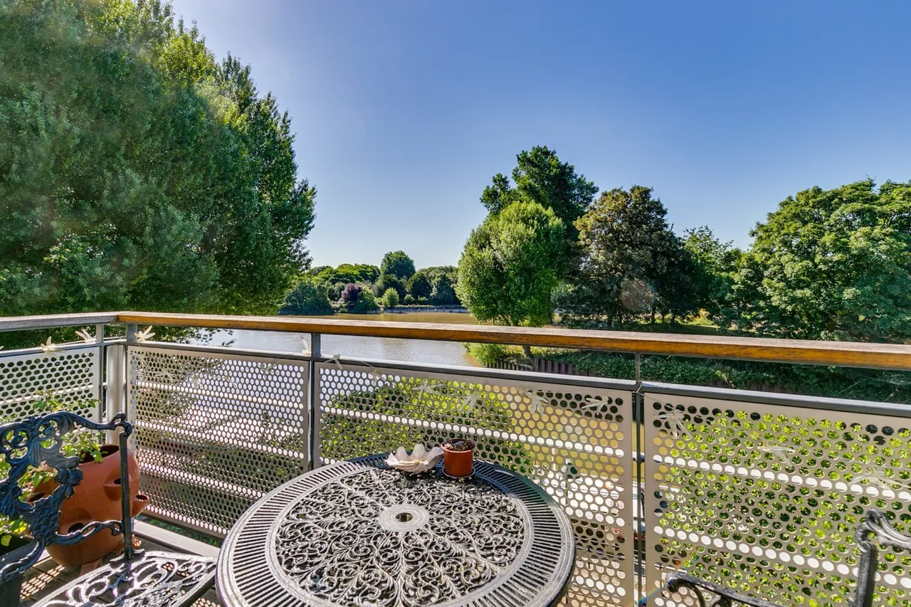2 bed flat to rent, Point Wharf Lane, Brentford, TW8