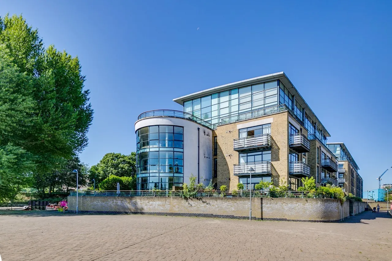 Point Wharf Lane, Brentford, TW8, photo 3