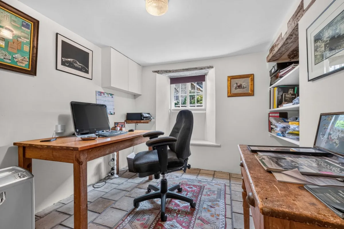 High Street, Potterspury, NN12, photo 19