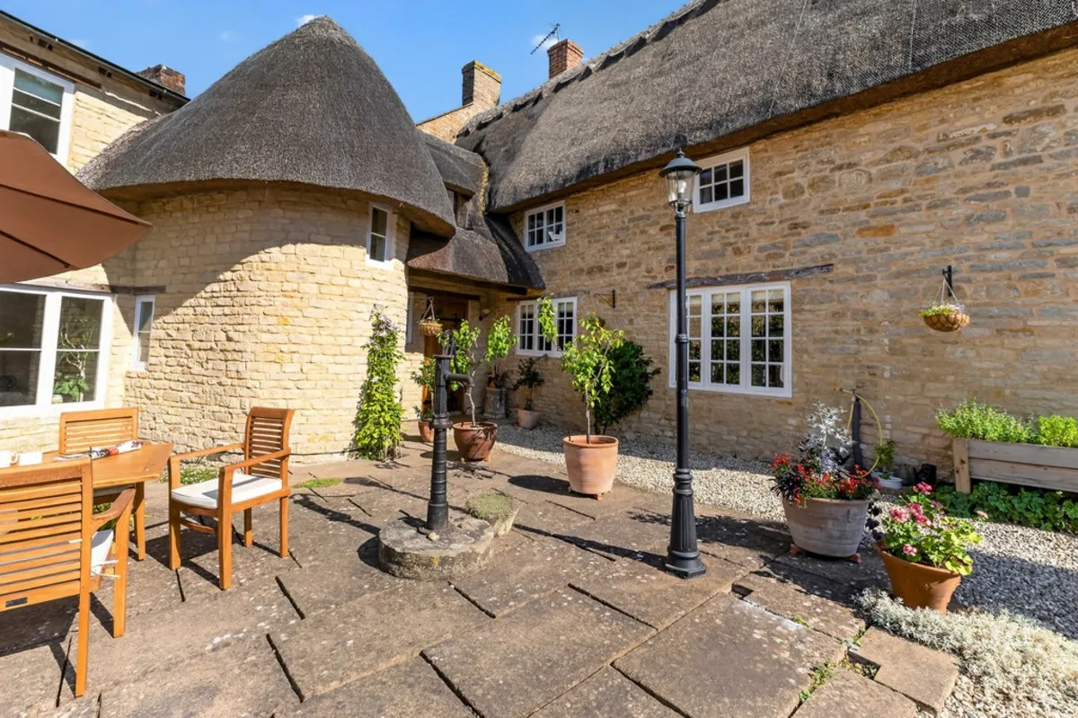 High Street, Potterspury, NN12, photo 39