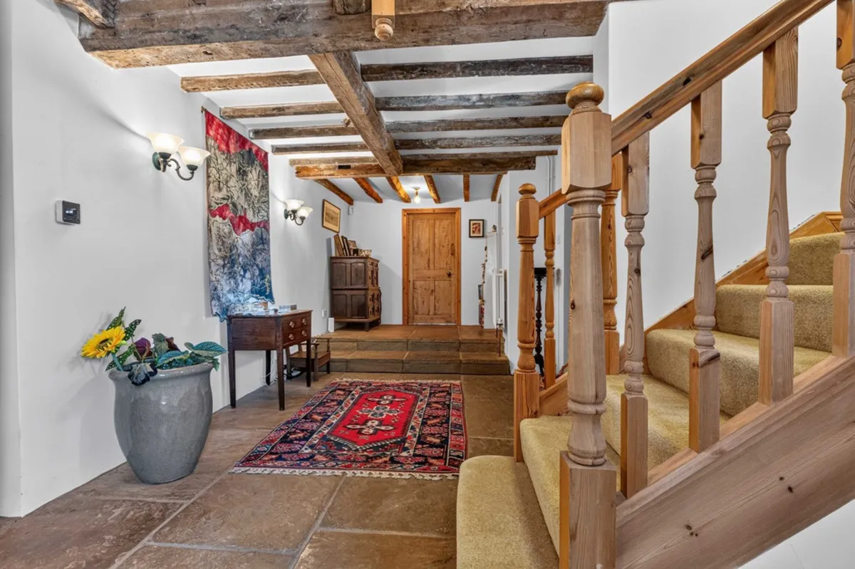 High Street, Potterspury, NN12, photo 3