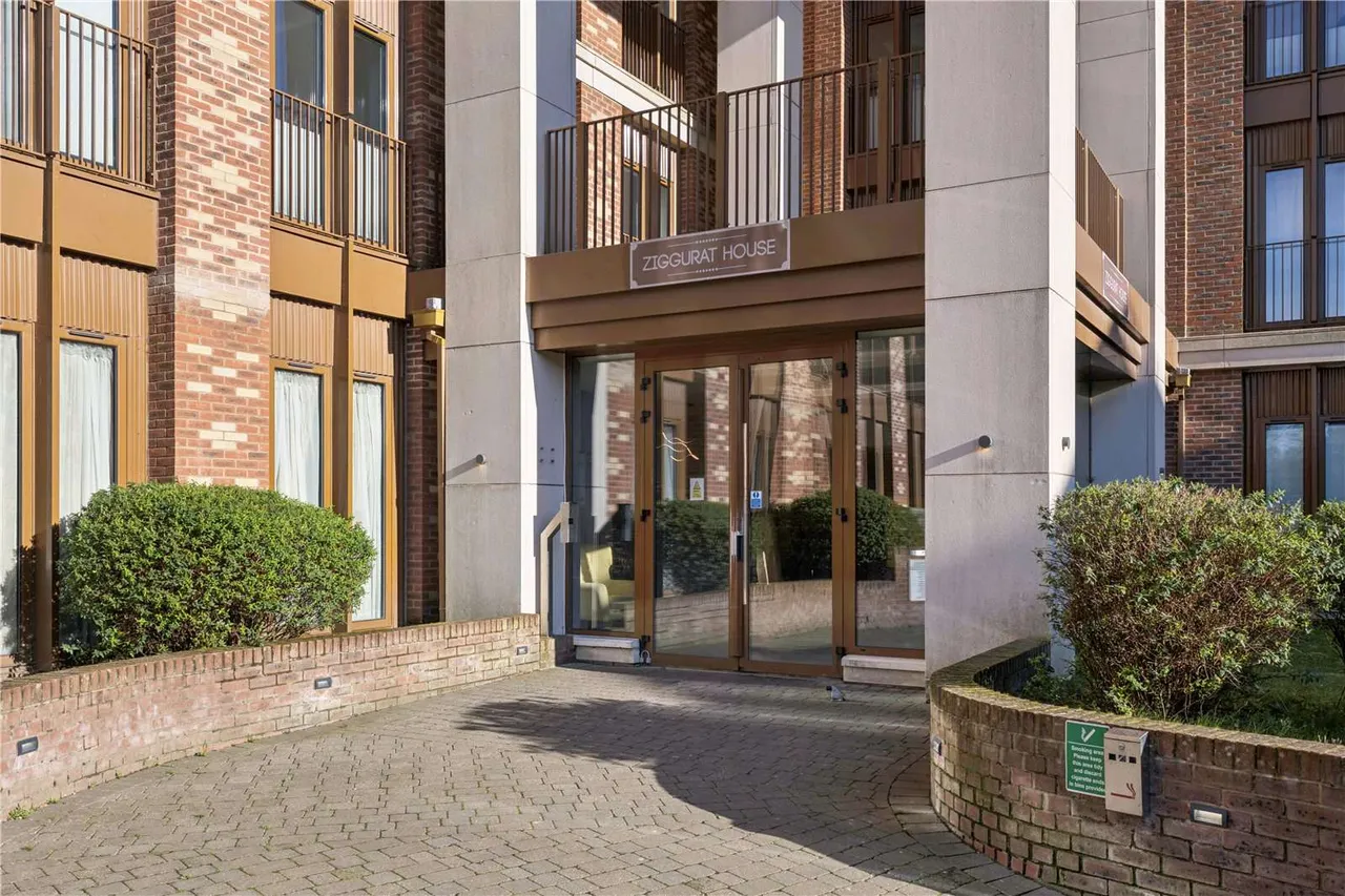 Ziggurat House, 25 Grosvenor Road, St. Albans, Hertfordshire, AL1 3UE, photo 2