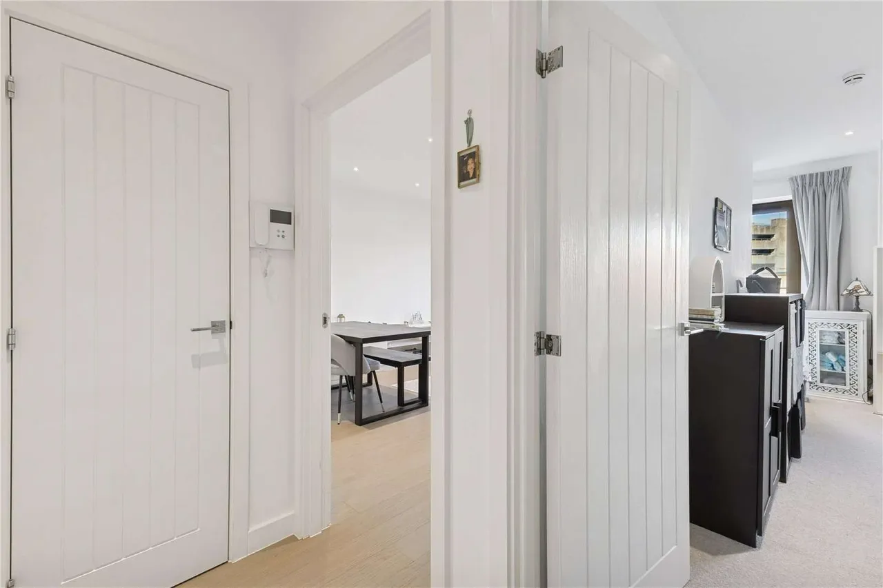 Ziggurat House, 25 Grosvenor Road, St. Albans, Hertfordshire, AL1 3UE, photo 3