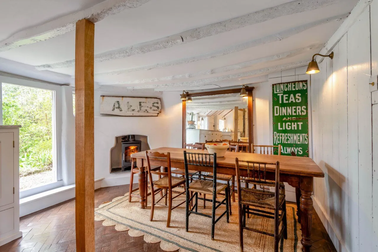 The Leacon, Warehorne Road, Warehorne, Ashford, Kent, TN26 2JX, photo 4