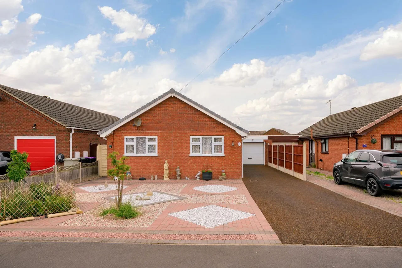 2 bed house for sale, St. Valentines Way, Skegness, PE25