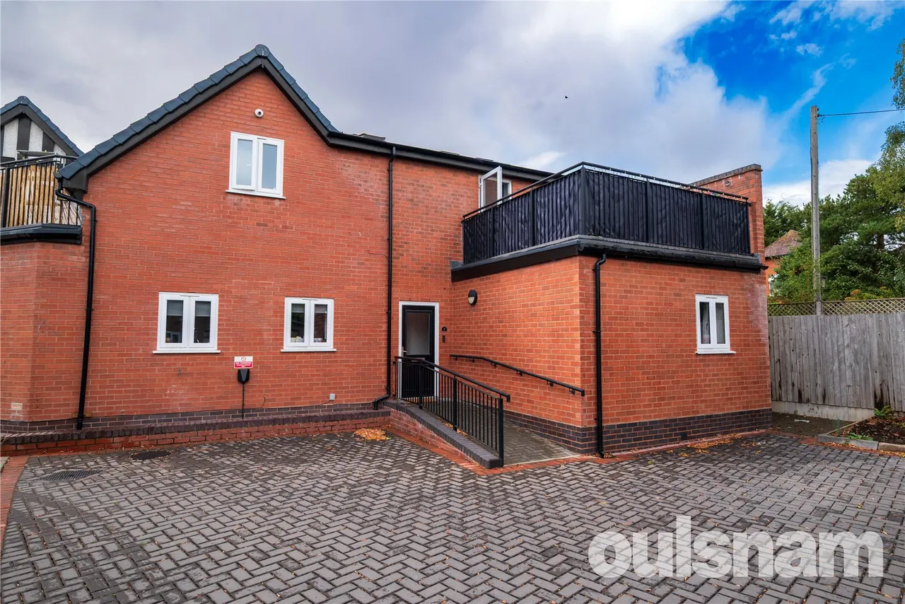 2 bed flat to rent, Birmingham Road, Alvechurch, B48