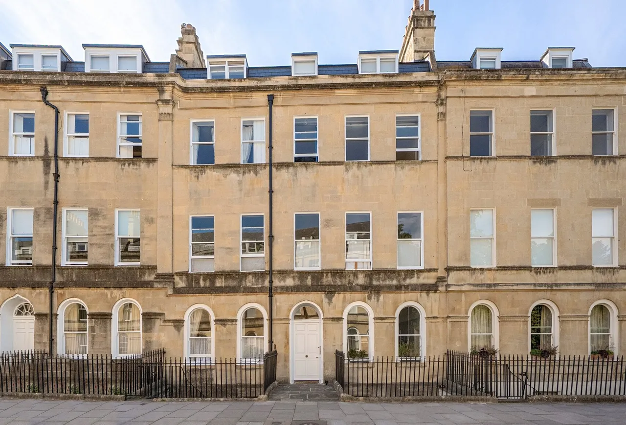 1 bed flat for sale — Henrietta Street, Bath, BA2 6LW
