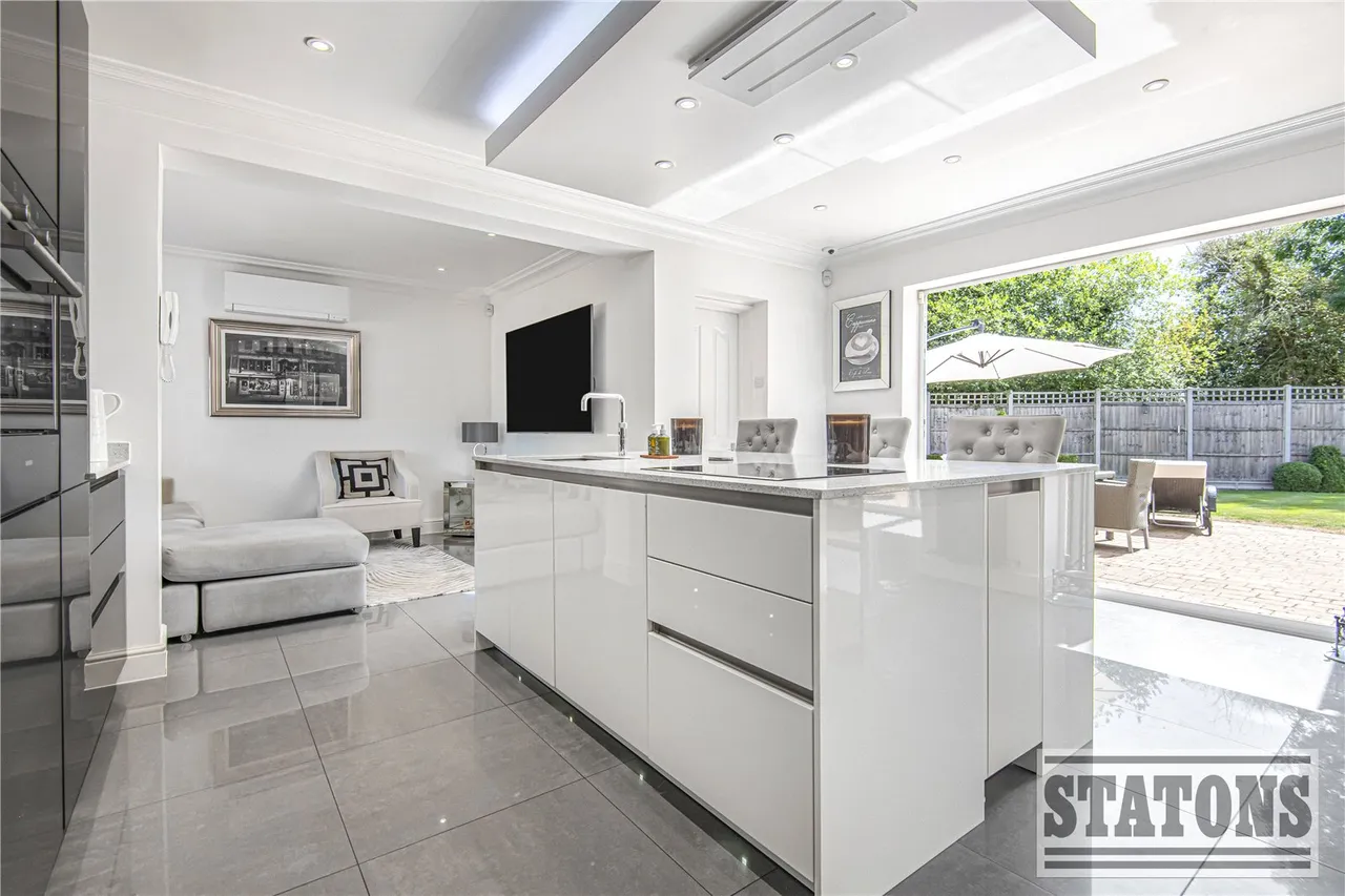 Bluebell Drive, Goffs Oak, Hertfordshire, EN7 6SA, photo 10
