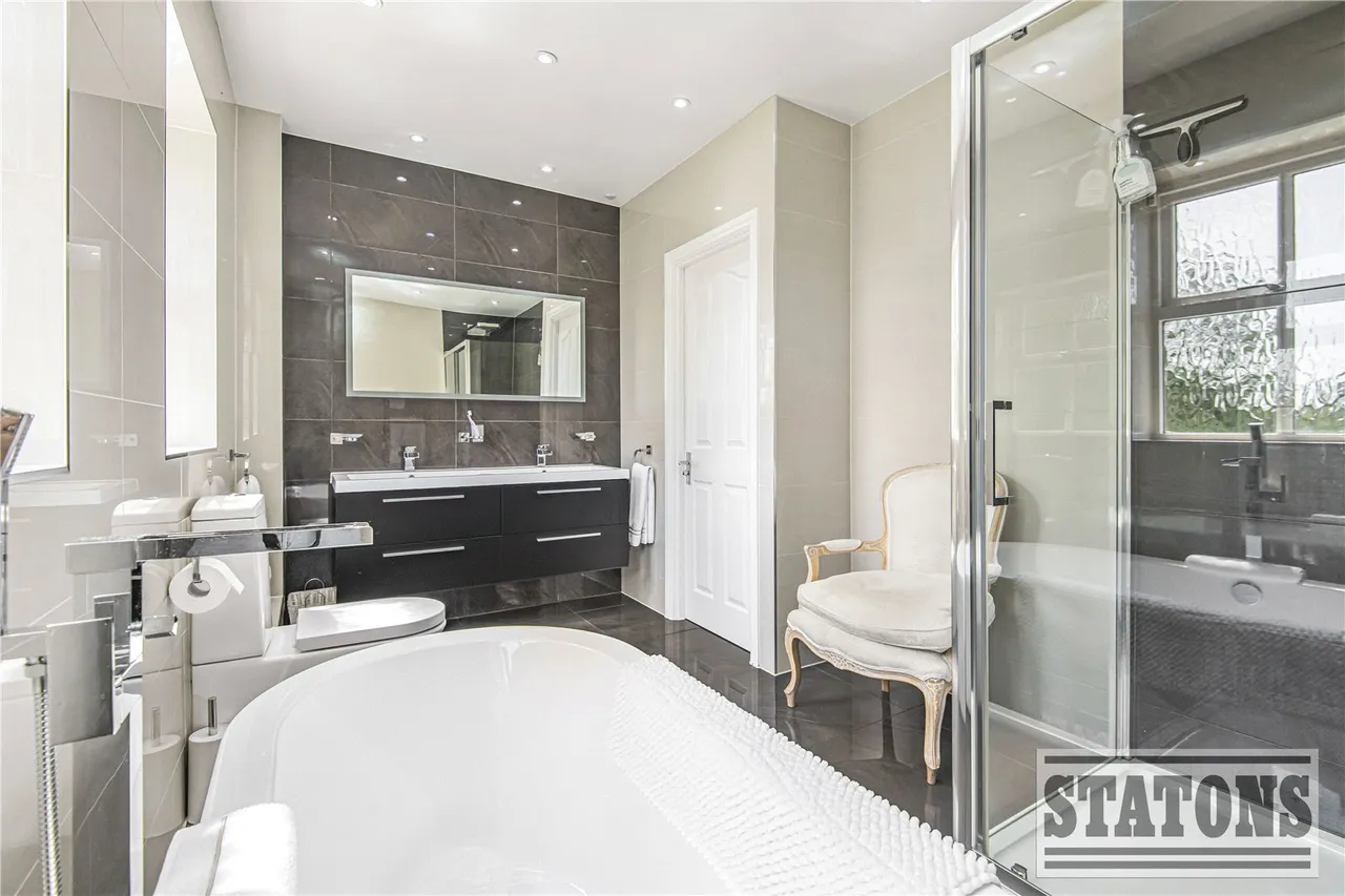Bluebell Drive, Goffs Oak, Hertfordshire, EN7 6SA, photo 16
