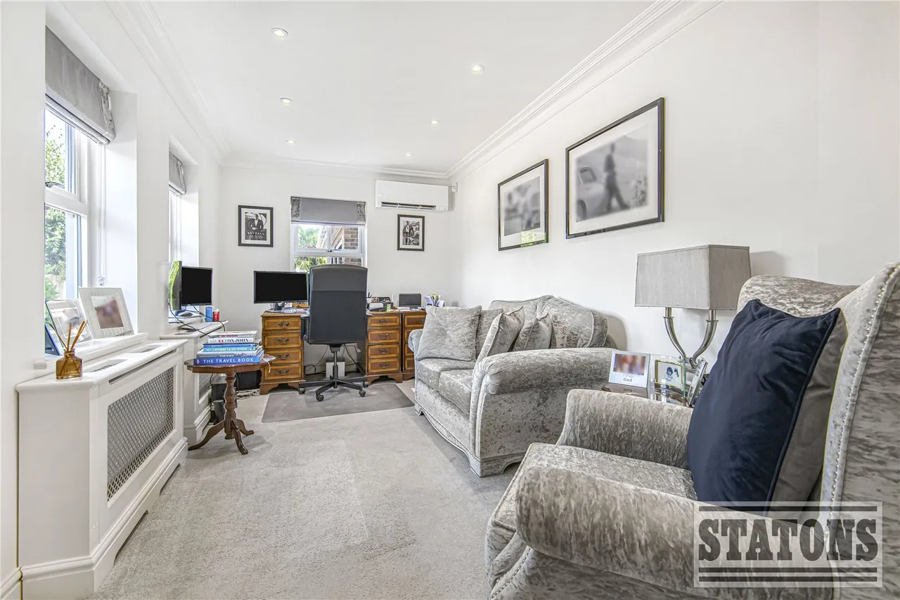 Bluebell Drive, Goffs Oak, Hertfordshire, EN7 6SA, photo 6