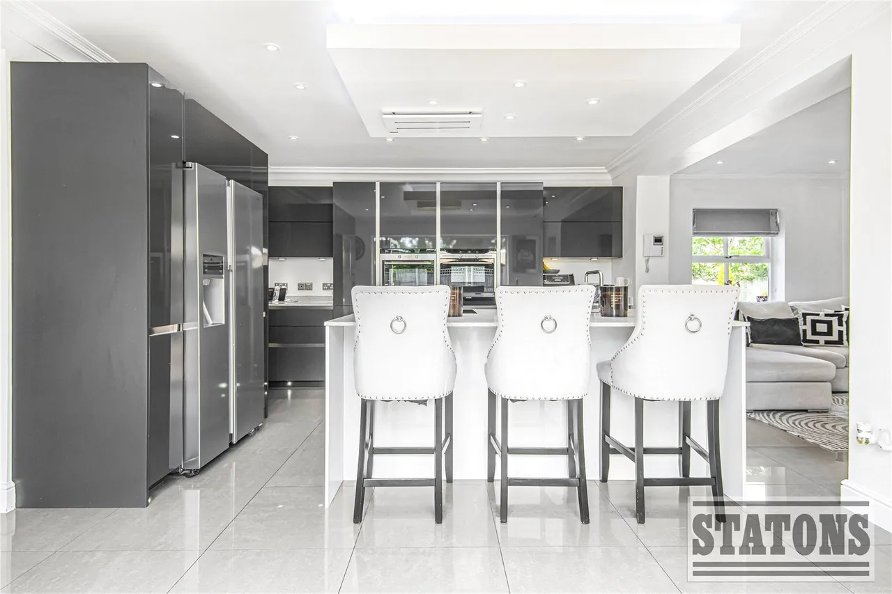Bluebell Drive, Goffs Oak, Hertfordshire, EN7 6SA, photo 9