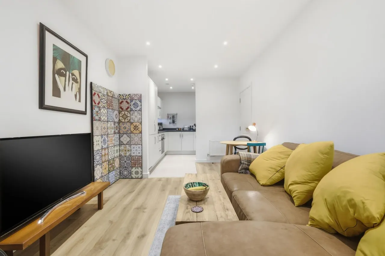 1 bed flat for sale — Holden House, High Road Leyton, Leyton