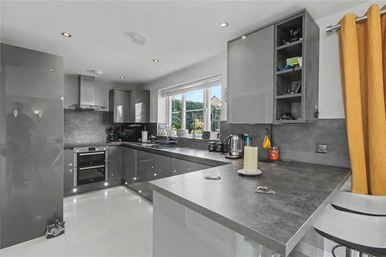 Lansdowne Drive, Poringland, Norwich, Norfolk, NR14, photo 5