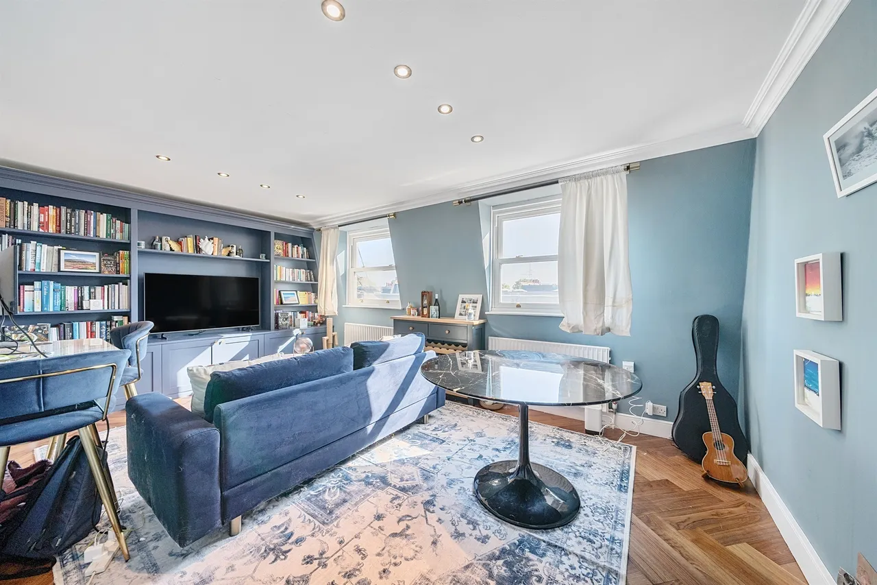 2 bed flat for sale — Finborough Road, London