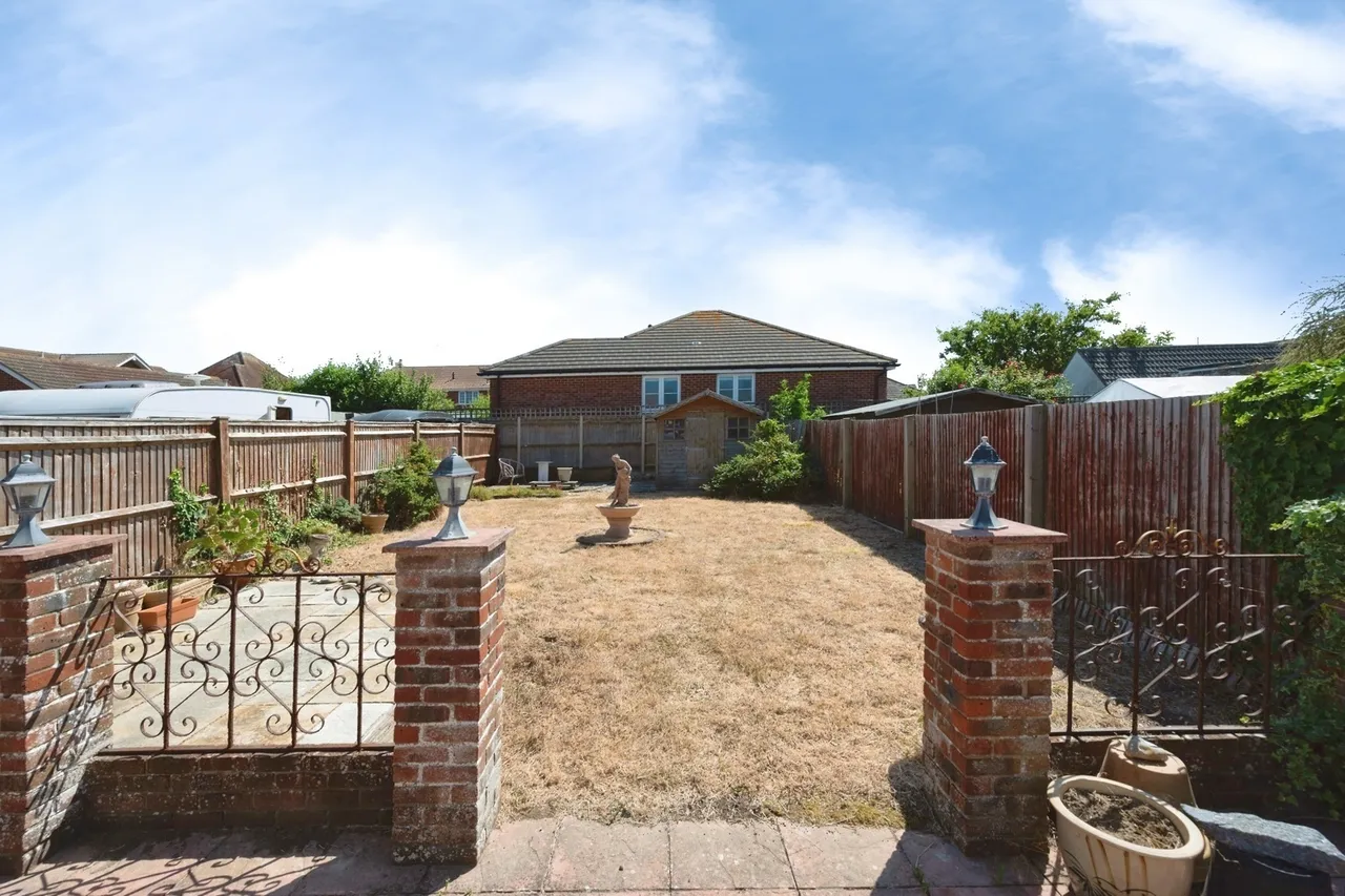 Wheatlands Avenue, Hayling Island, PO11, photo 11