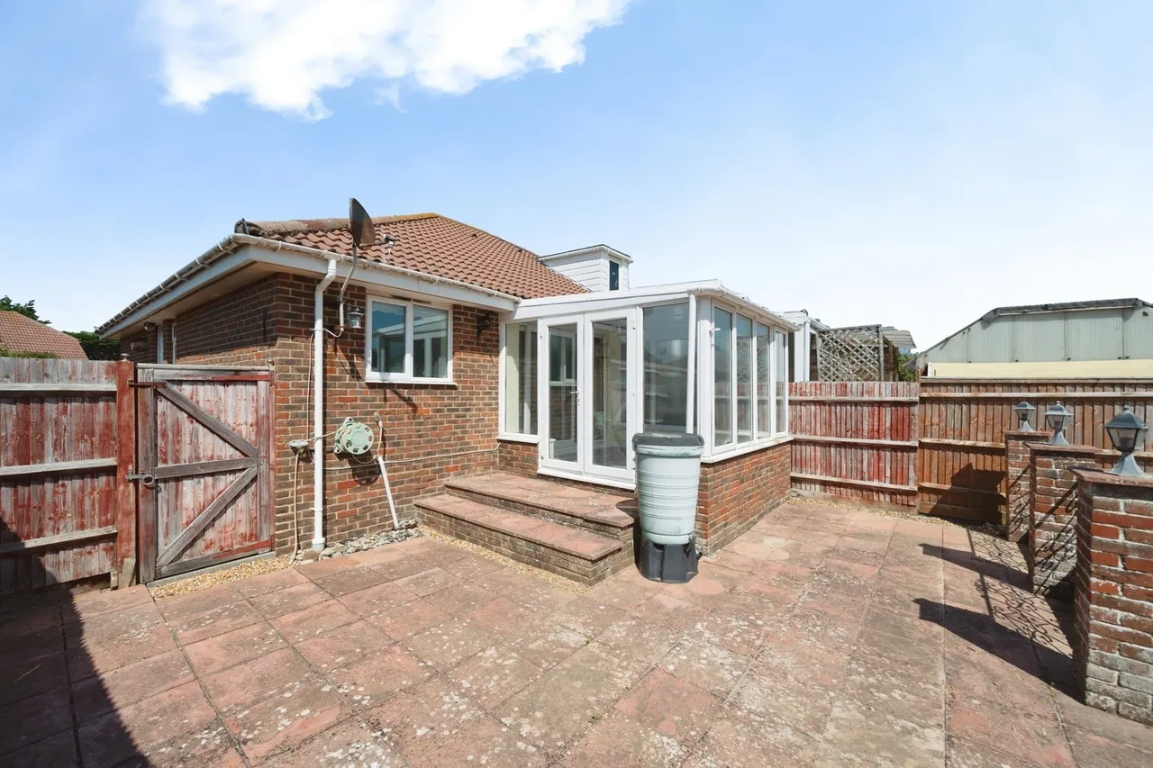 Wheatlands Avenue, Hayling Island, PO11, photo 13