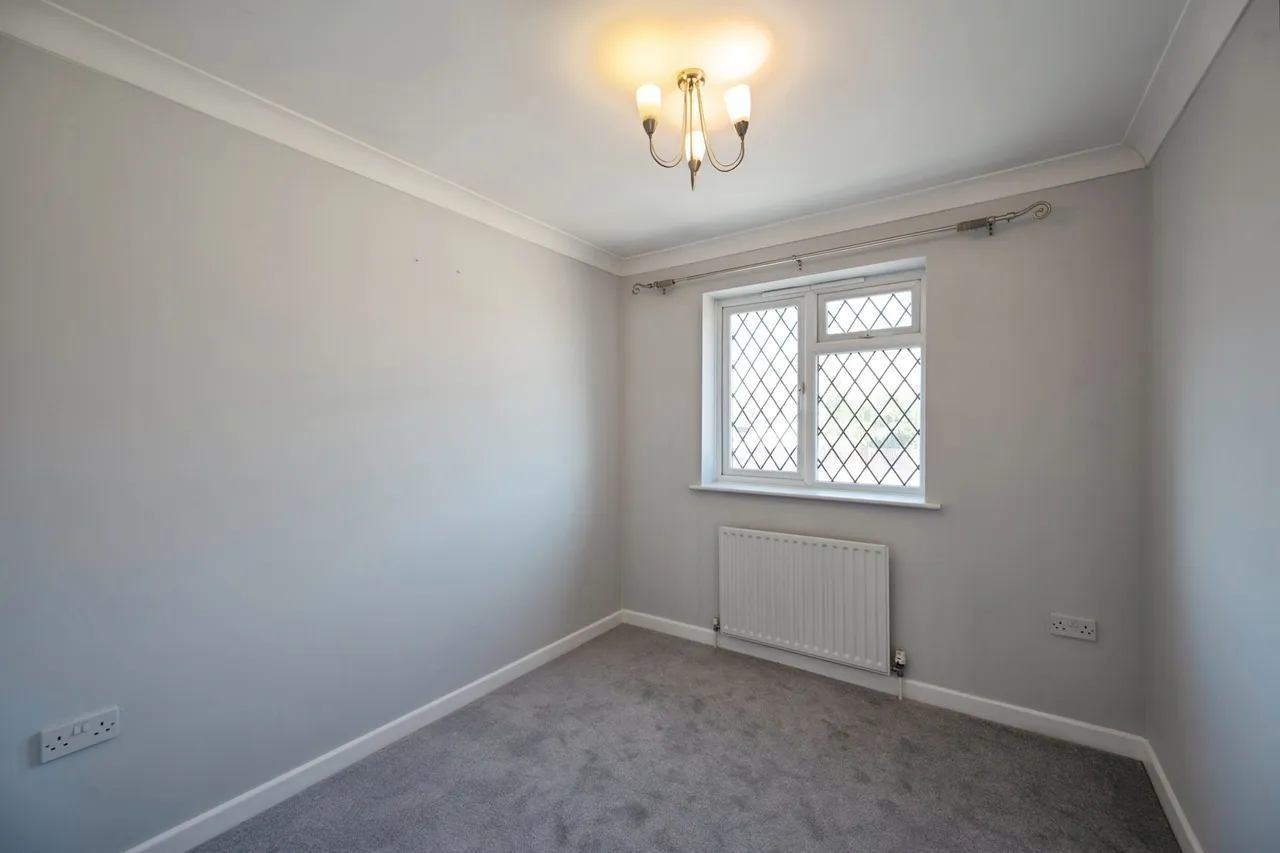 Wheatlands Avenue, Hayling Island, PO11, photo 9