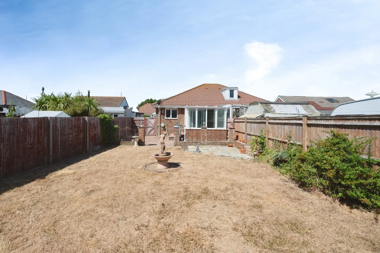 Wheatlands Avenue, Hayling Island, PO11, photo 14