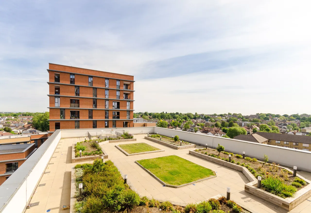 2 bed flat for sale — 7 Tavernelle House, 289 High Street, Sutton