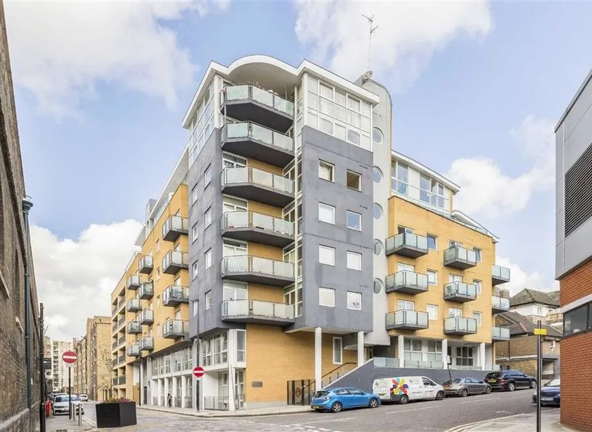 3 bed flat to rent, Artichoke Hill, Wapping, E1W