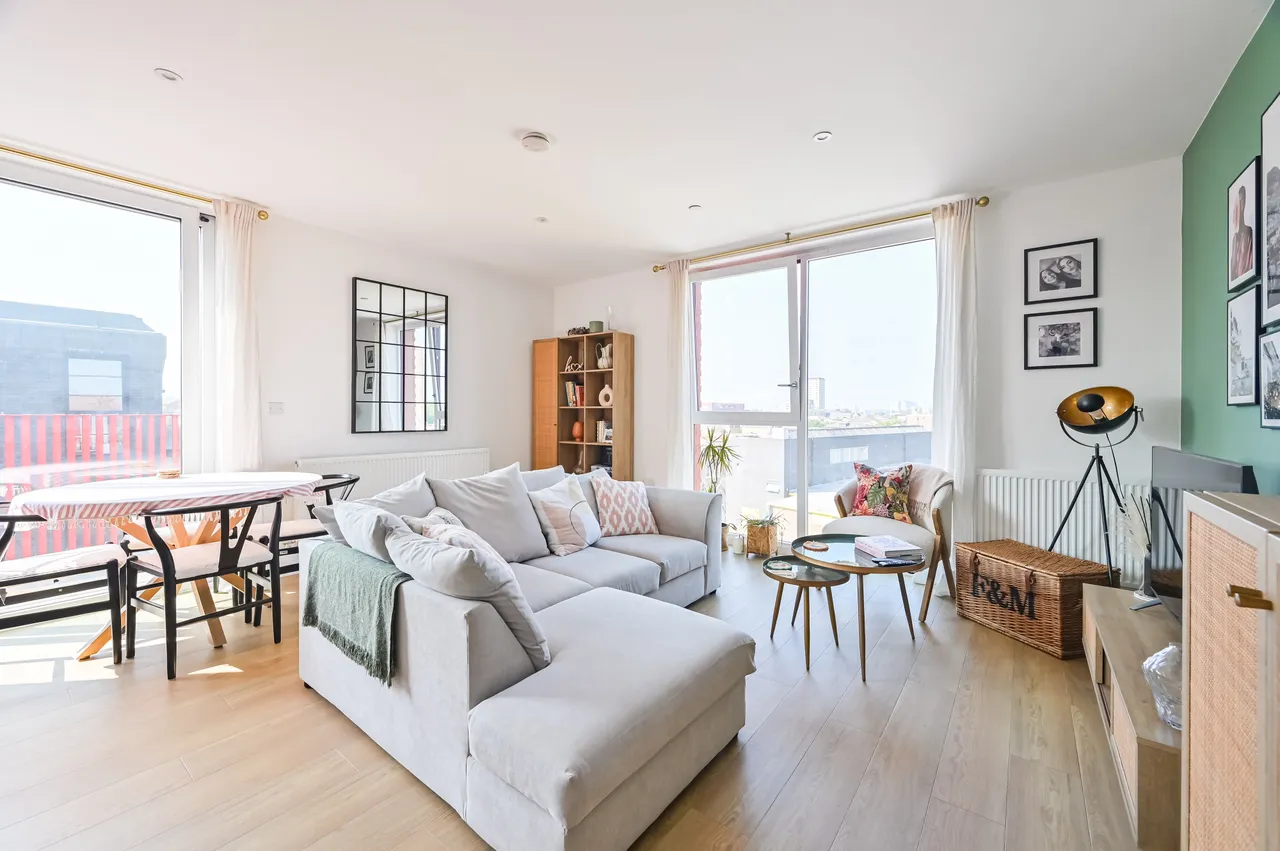 2 bed flat for sale, London, E3