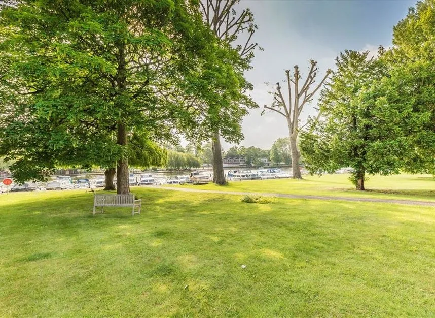 Broom Park, Teddington, TW11, photo 8