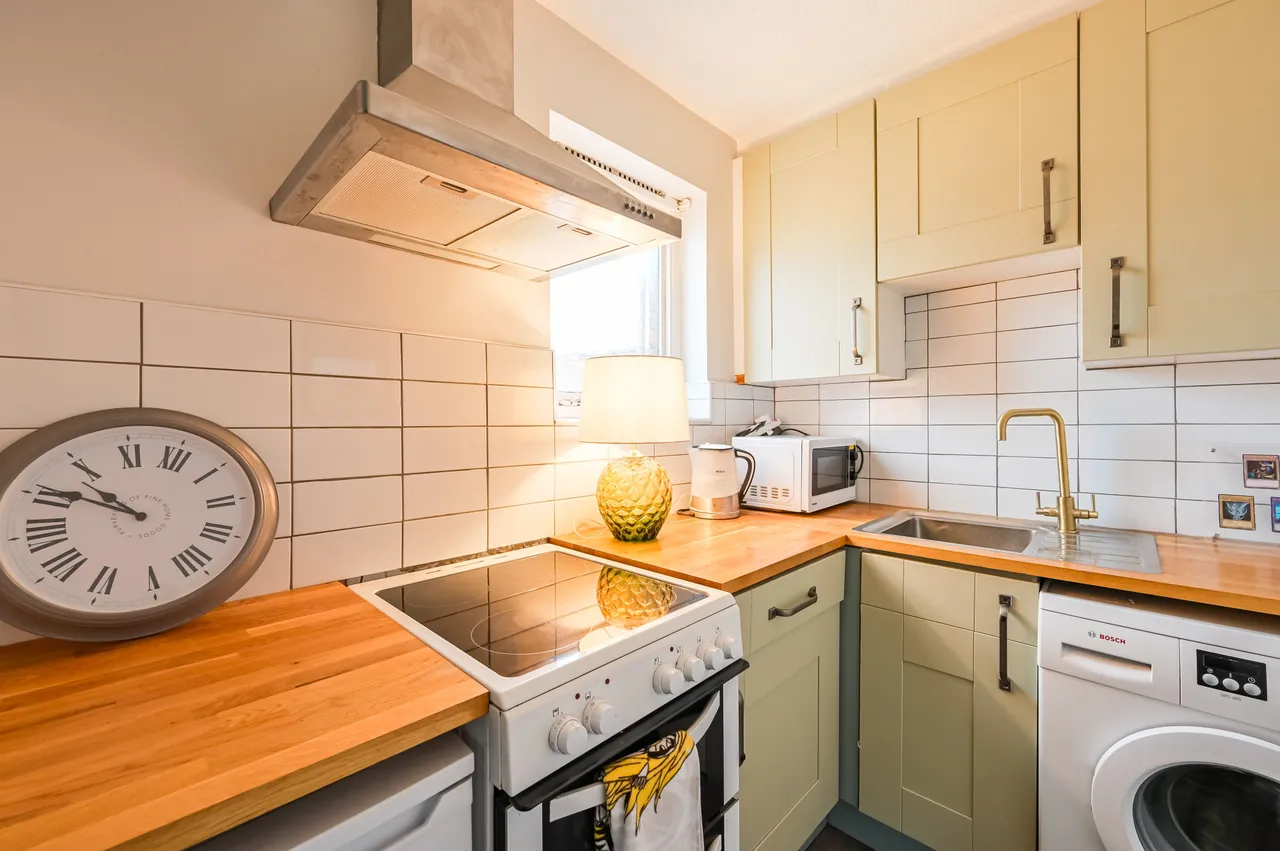 20 Coopers Close, London, photo 2