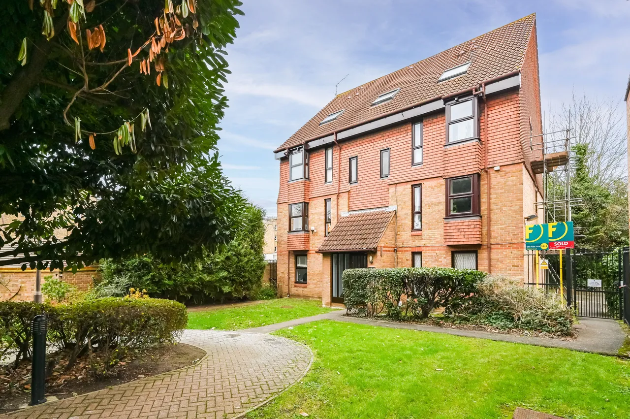20 Coopers Close, London, photo 5