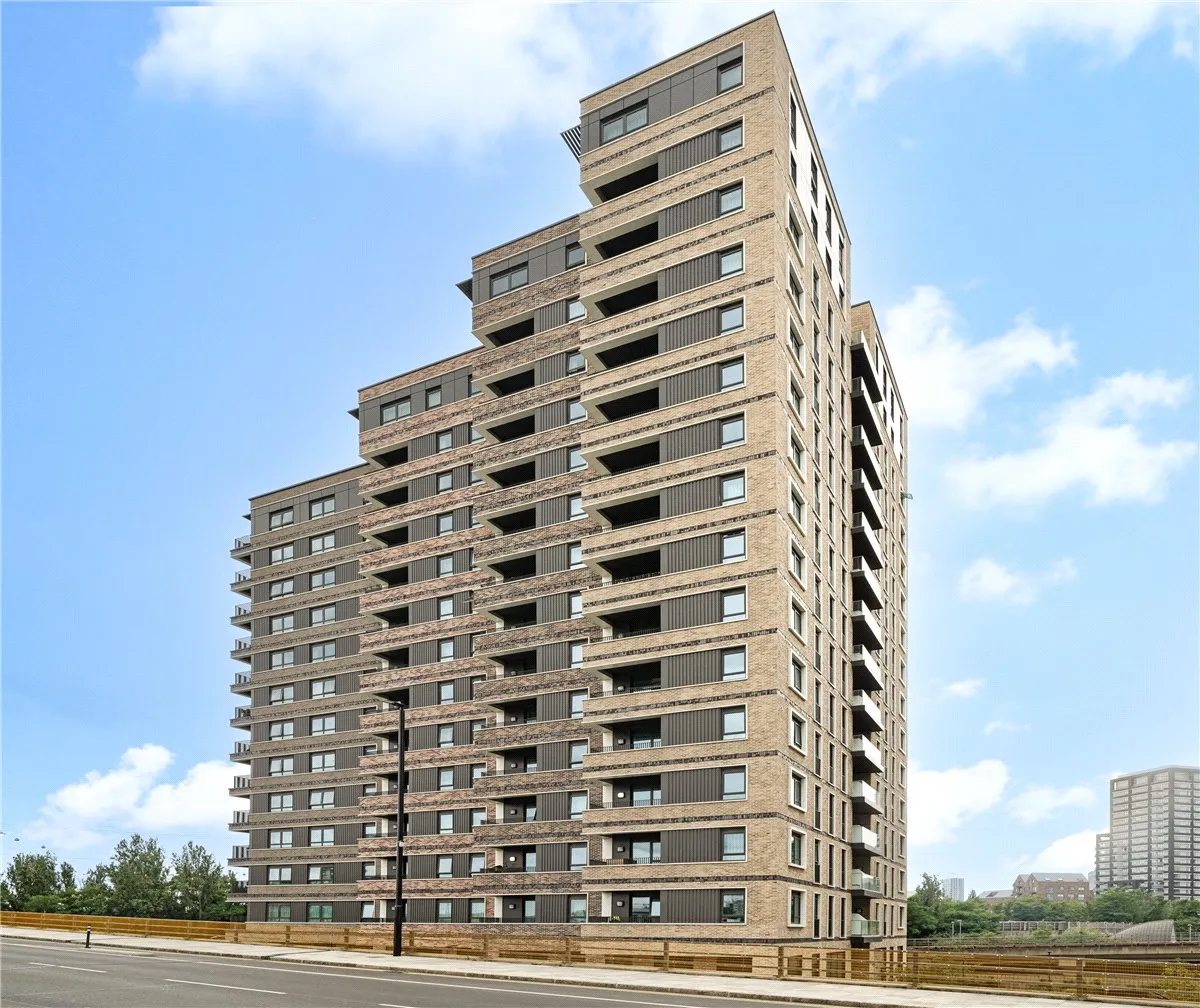 Heartwell Avenue, London, E16, photo 13