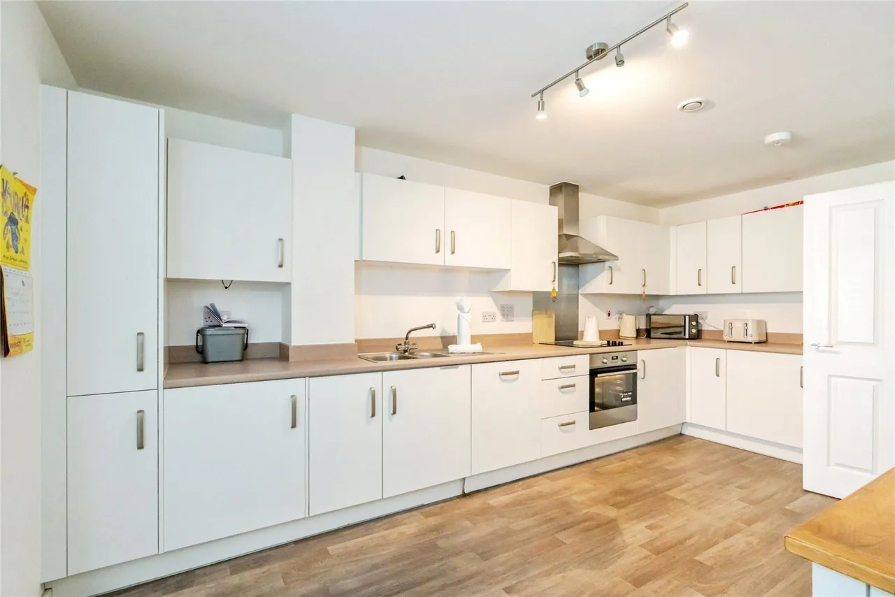 Pinewood Way, Chichester, PO19, photo 16