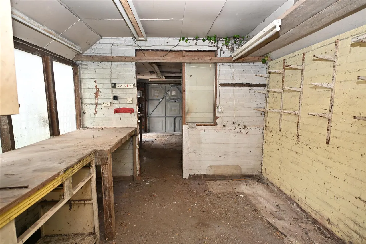 Park Avenue, Old Basing, photo 29