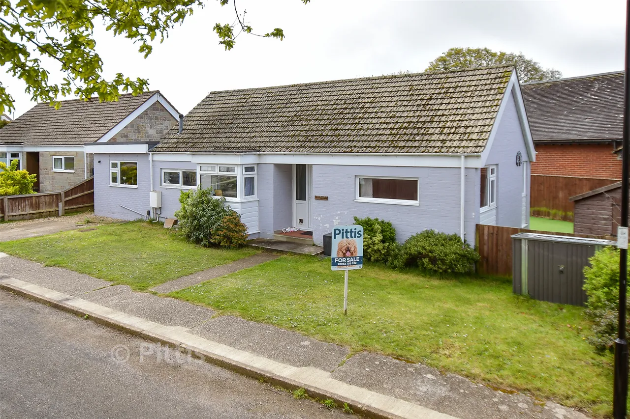 4 bed house for sale, Martine Close, Freshwater, PO40