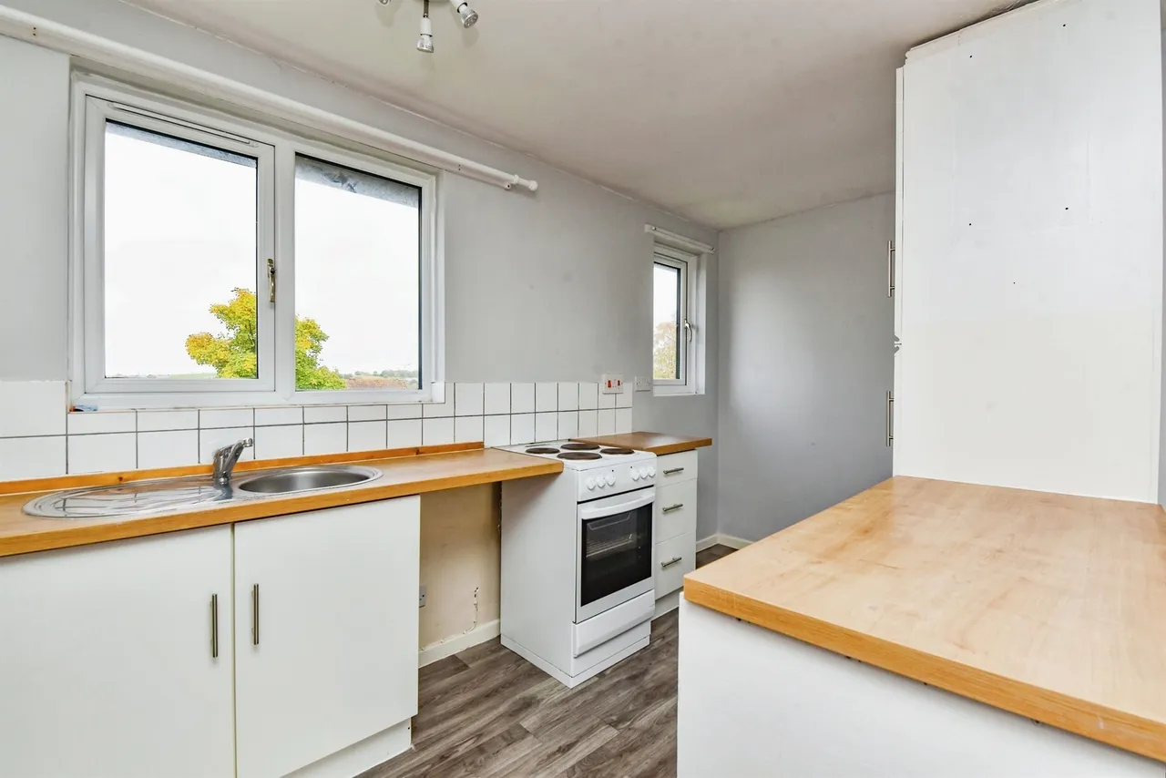 1 bed flat for sale — Highgrove Close, Calne