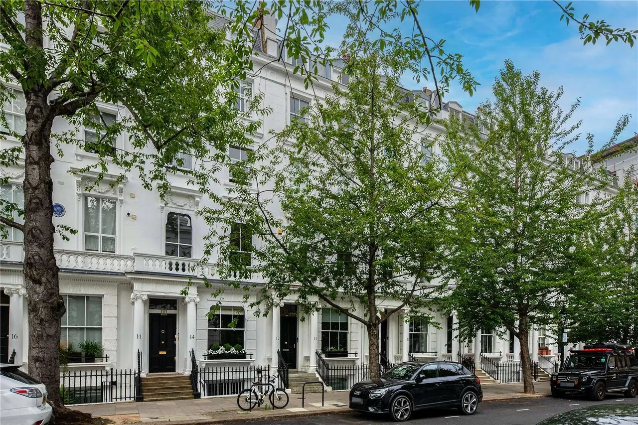 Palace Gardens Terrace, London, W8 4RP, photo 2