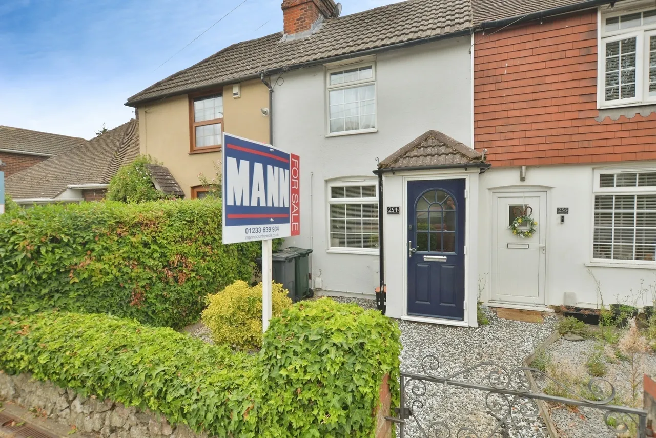 2 bed house for sale, Kingsnorth Road, Ashford, TN23