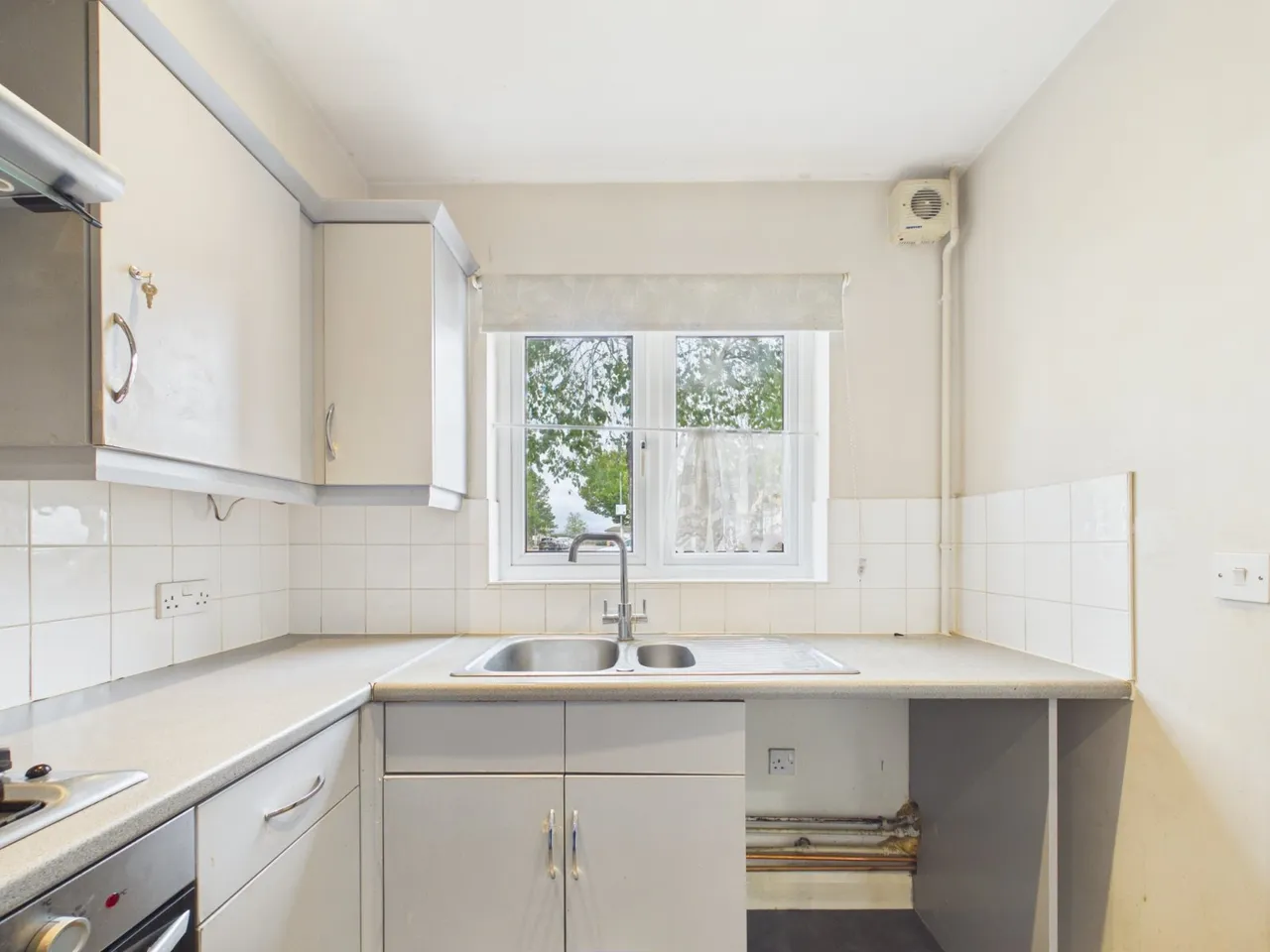 Norbury Road, Feltham, TW13, photo 12