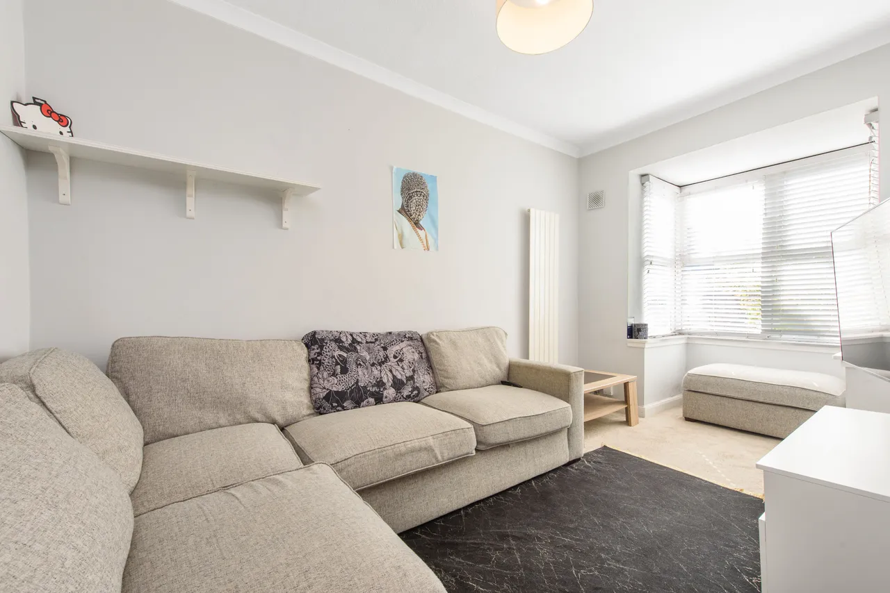 10a, Holly Park Road, London, photo 2