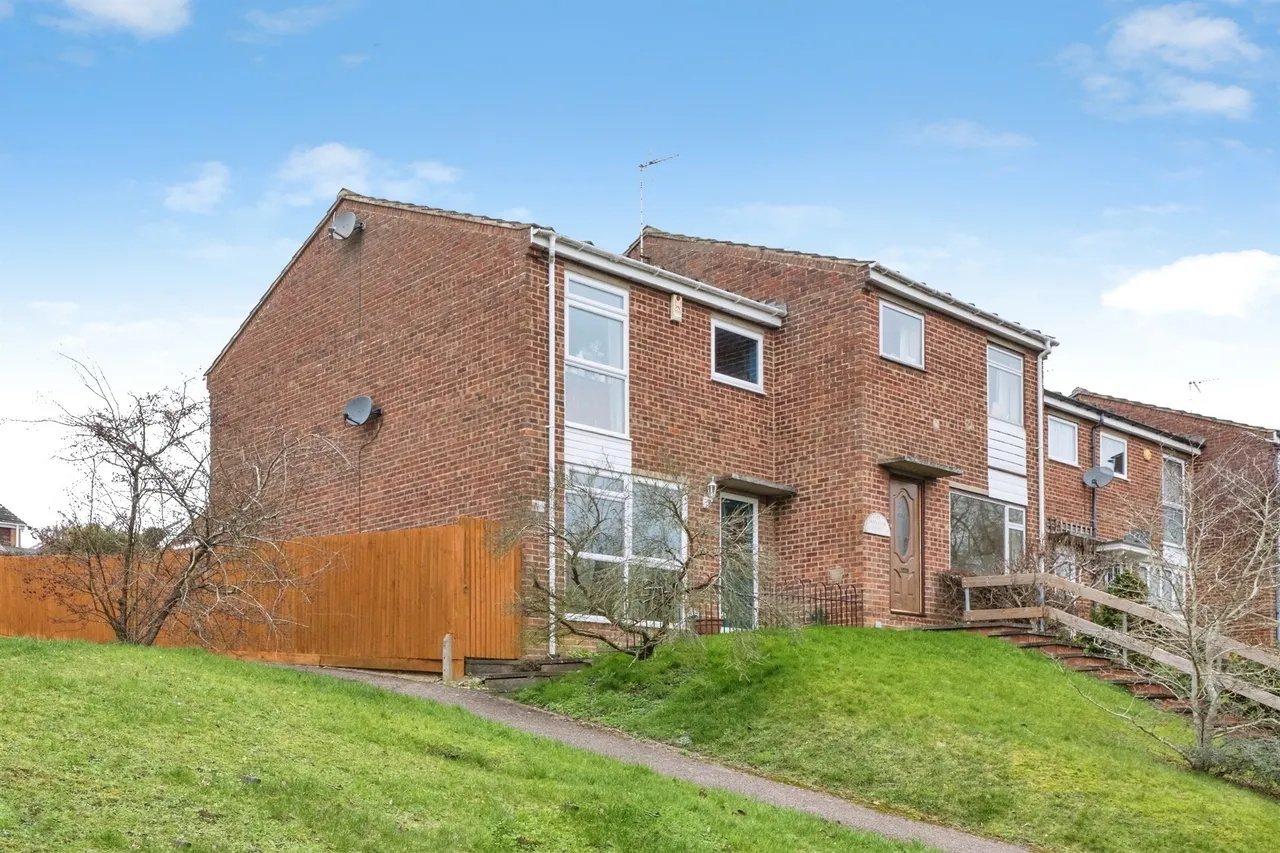 3 bed house for sale — Knaves Hill, Linslade, Leighton Buzzard