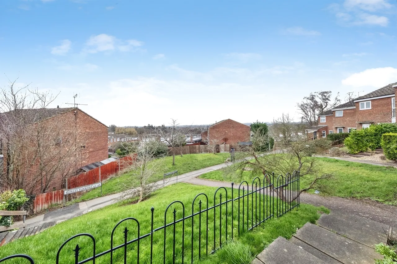 Knaves Hill, Linslade, Leighton Buzzard, photo 2