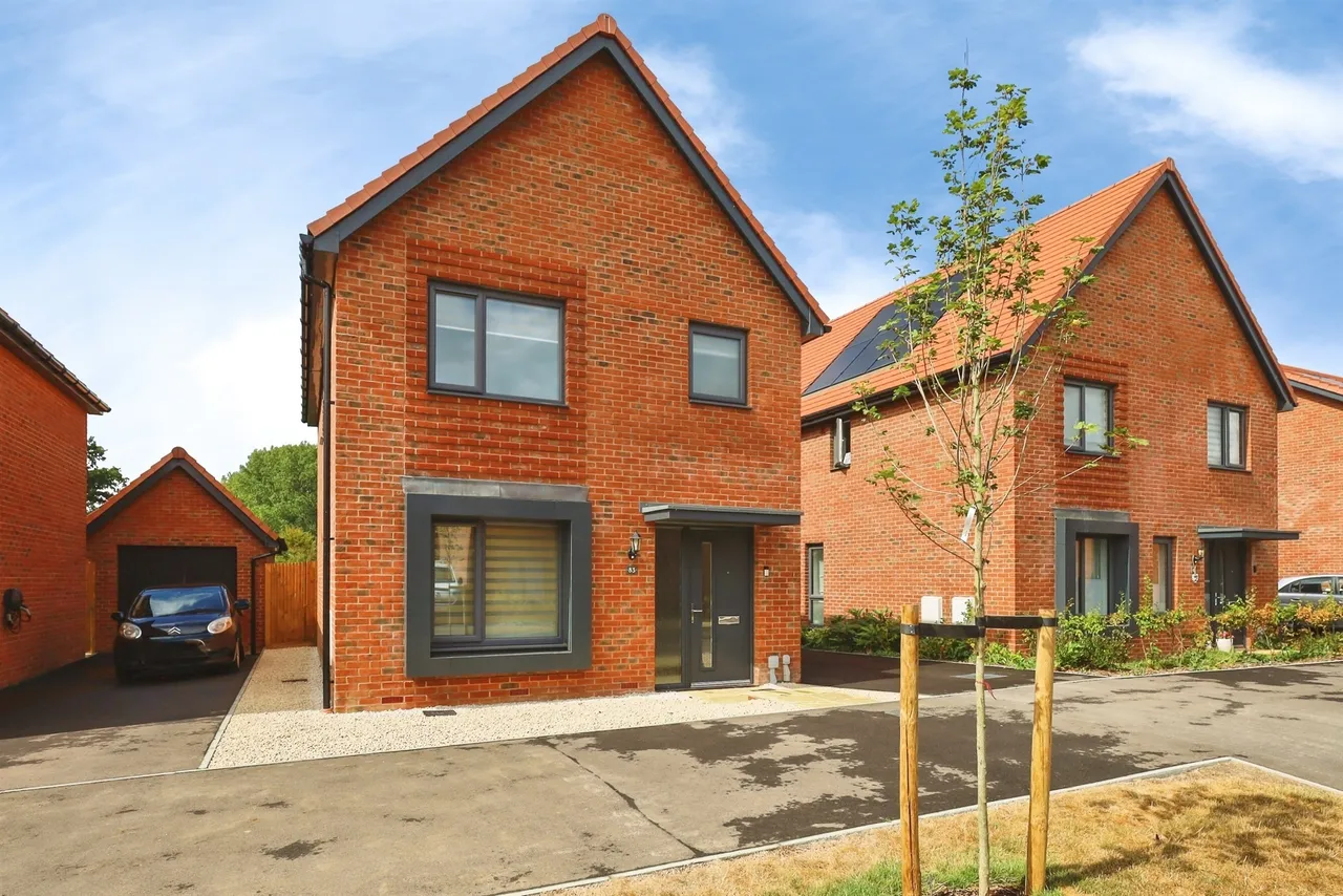 3 bed house for sale, Herdwick Drive, Hellingly, BN27