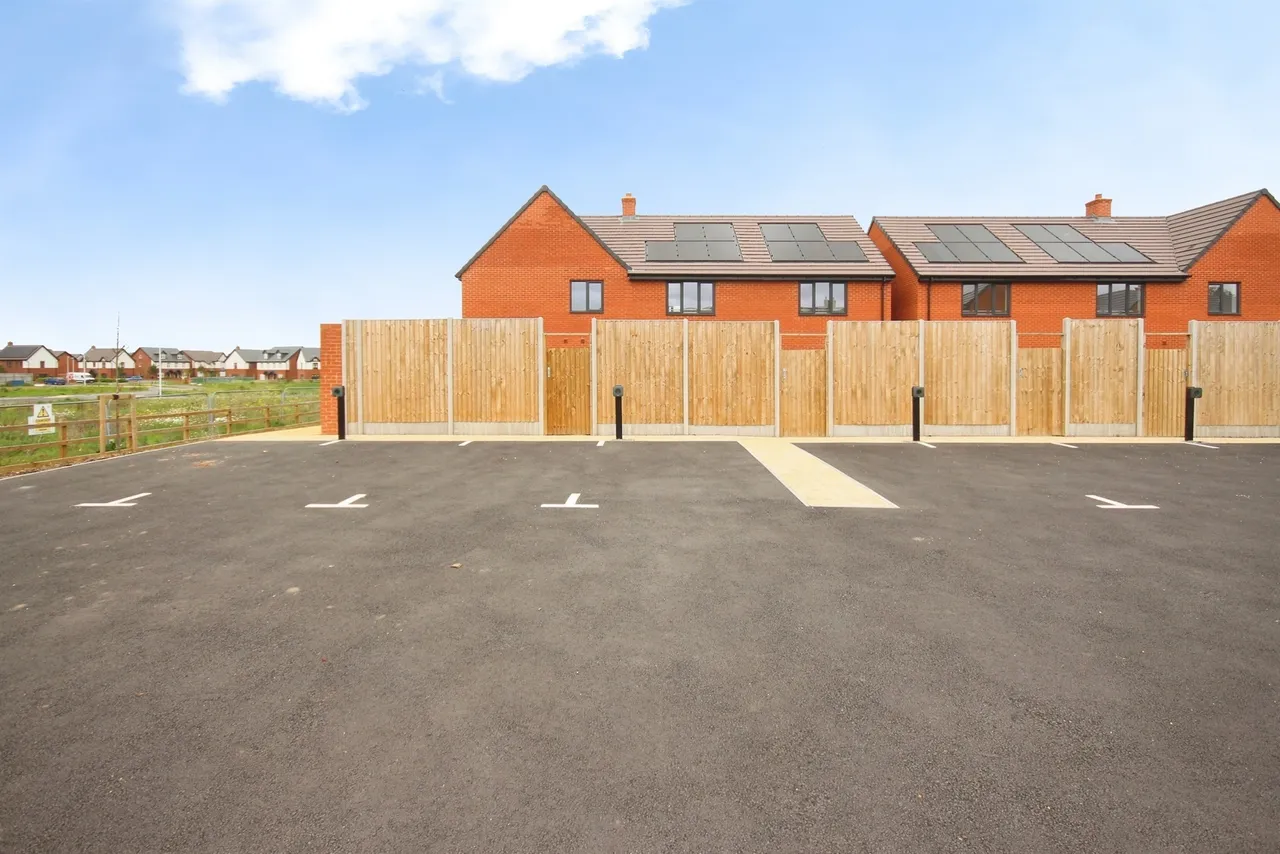 Wyre Lane, Long Marston, CV37, photo 11