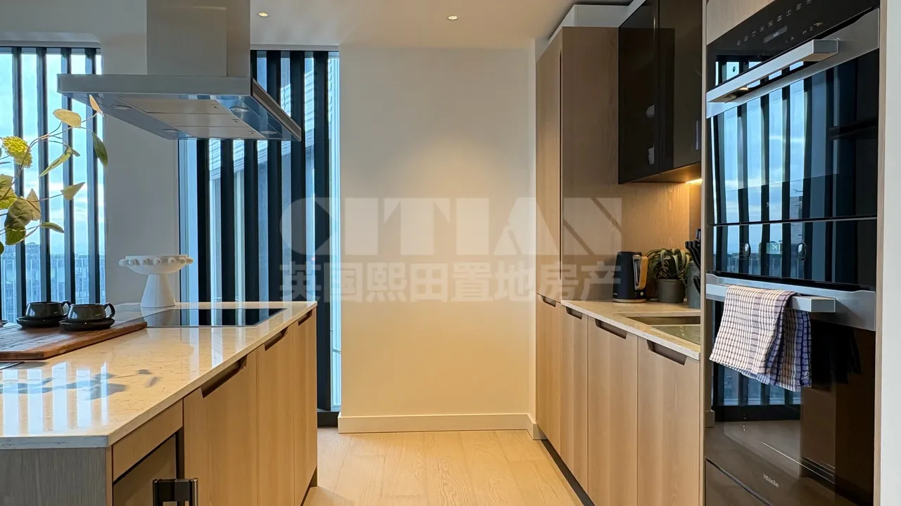 Nine Elms Lane, London, SW8, photo 4