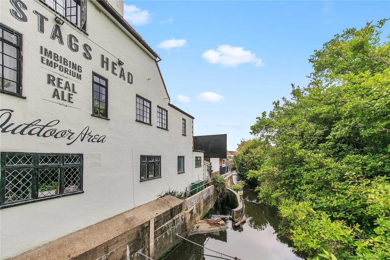 Priests Bridge, East Sheen, SW14, photo 10