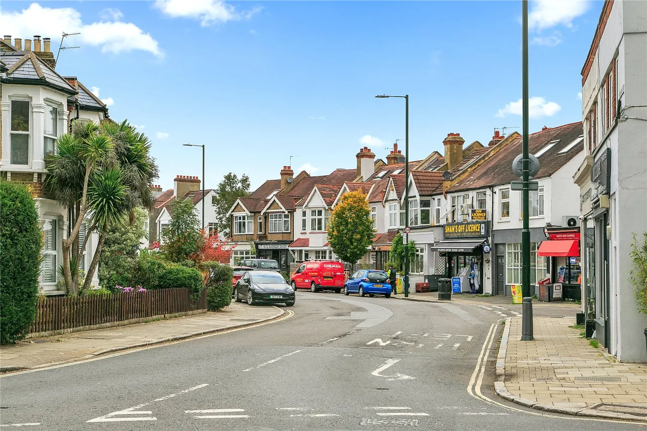 Priests Bridge, East Sheen, SW14, photo 11