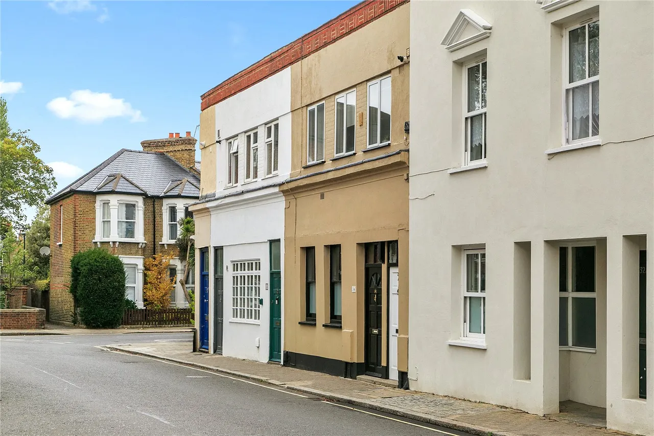 2 bed flat for sale, Priests Bridge, East Sheen, SW14