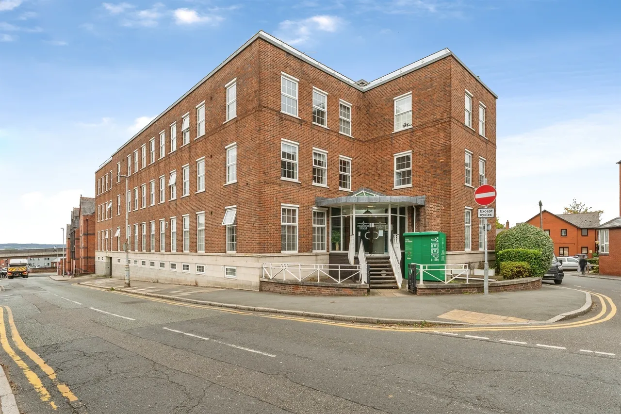 2 bed flat for sale, Canal Street, Chester, CH1