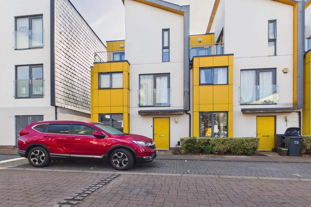 2 bed house for sale, London, SW16