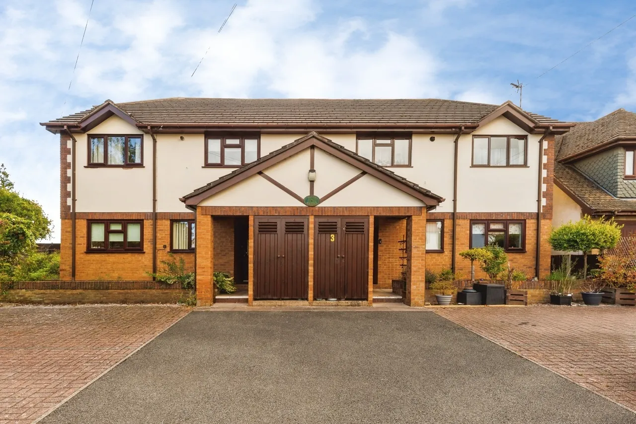 2 bed flat for sale, Box Lane, Wrexham, LL12